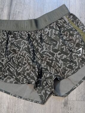 Gymshark Women's Camo Running Shorts - Olive Green Size Small